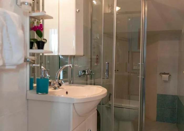 George Rhodes Βίλα *