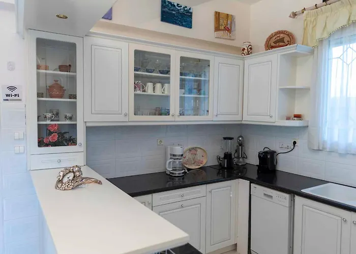 George Rhodes * Αρχάγγελος