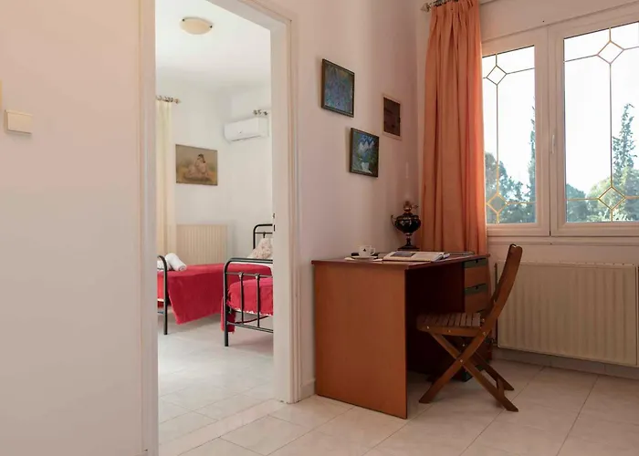 George Rhodes Βίλα Αρχάγγελος