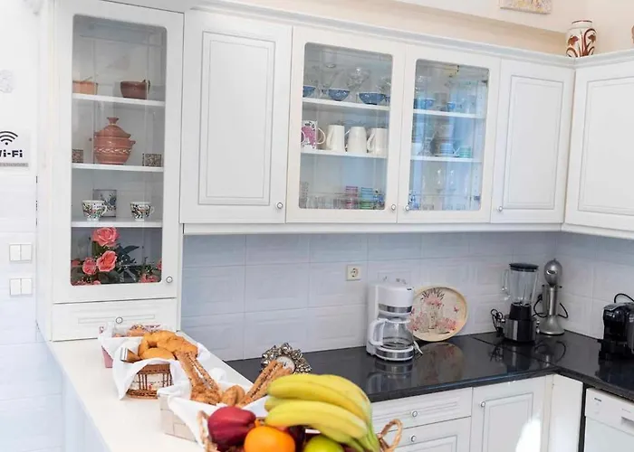 George Rhodes Βίλα *