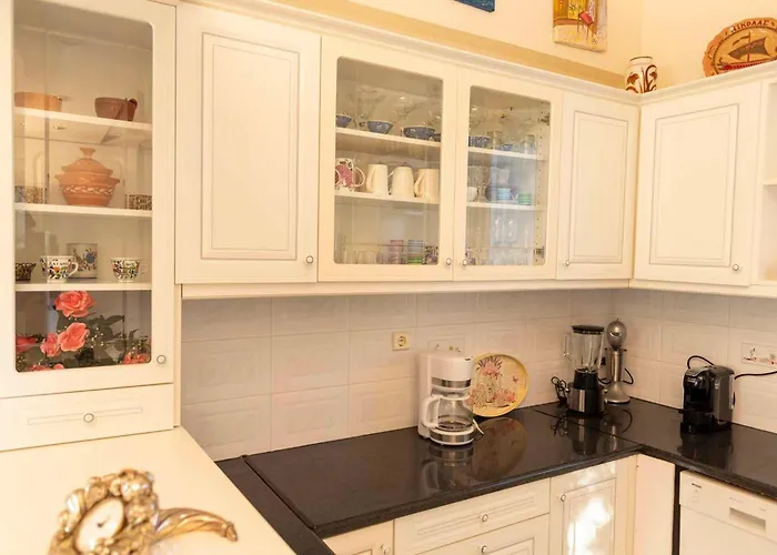 George Rhodes * Archangelos (Rhodes)