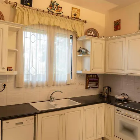 Вилла George Rhodes