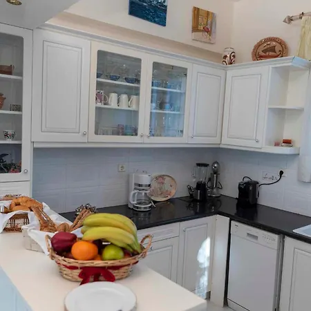 Вилла George Rhodes *